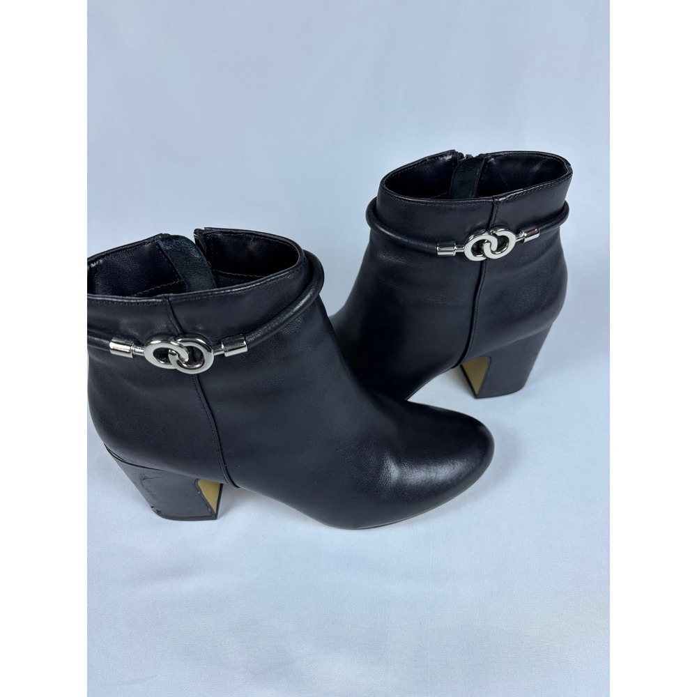 Bella Vita Black Leather Ankle Boots Interlocking Ring Block Heel 6.5M 51-1582